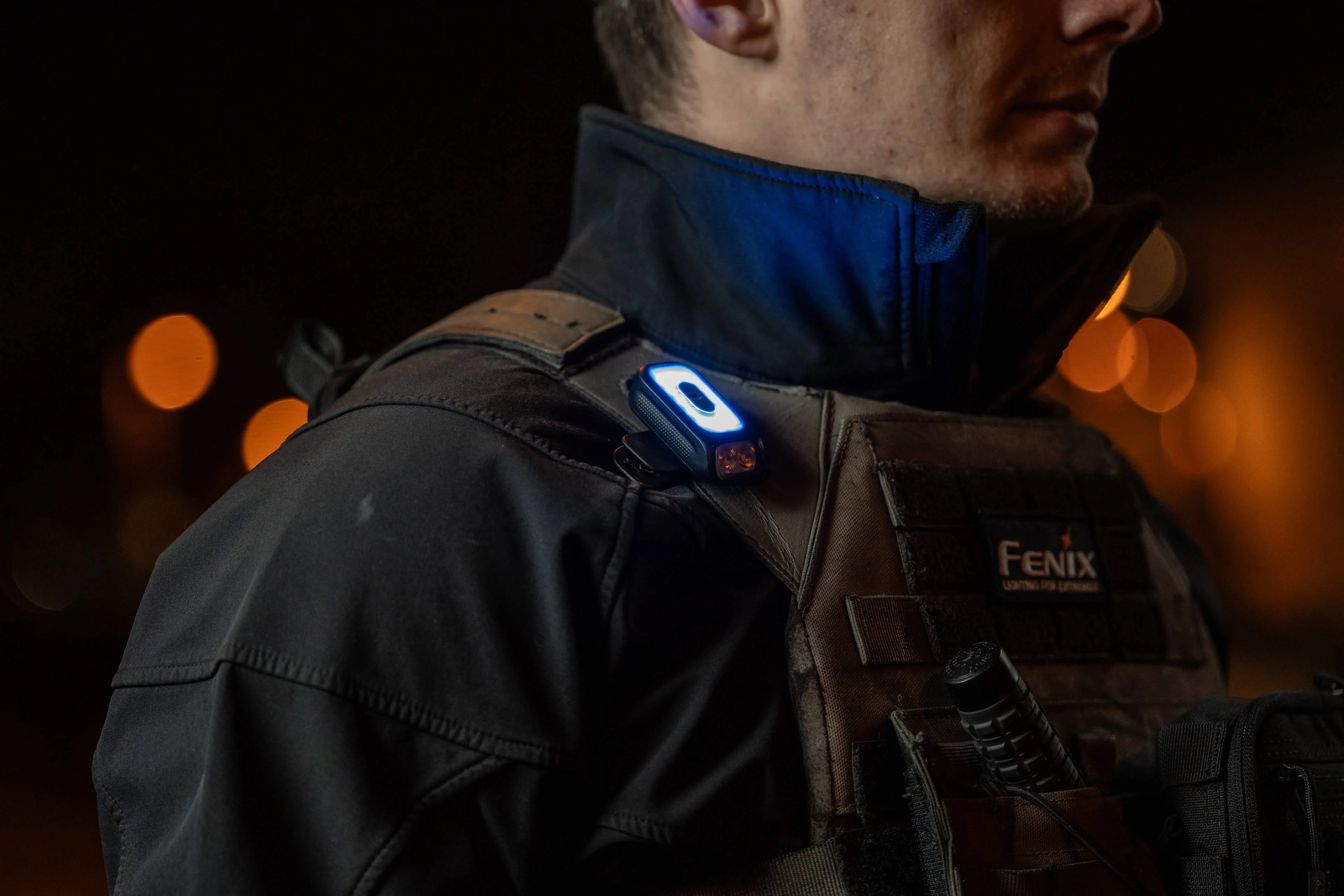 Fenix E04R Rotating Clip-On Light - Image 16